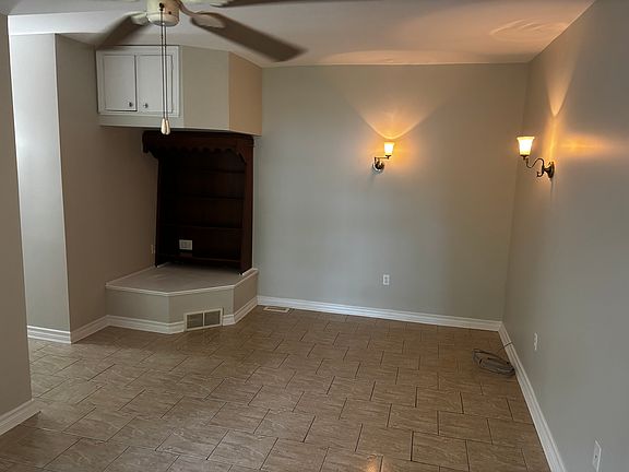 4th image of 7038 Longwoods Rd #2