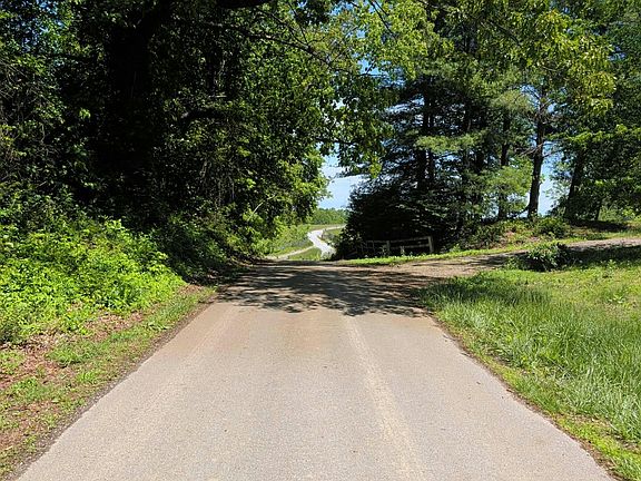 5th image of 700 Bend Rd