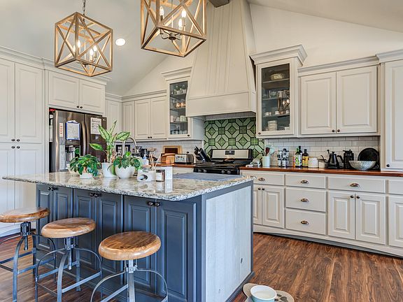 5th image of 3018 113th St