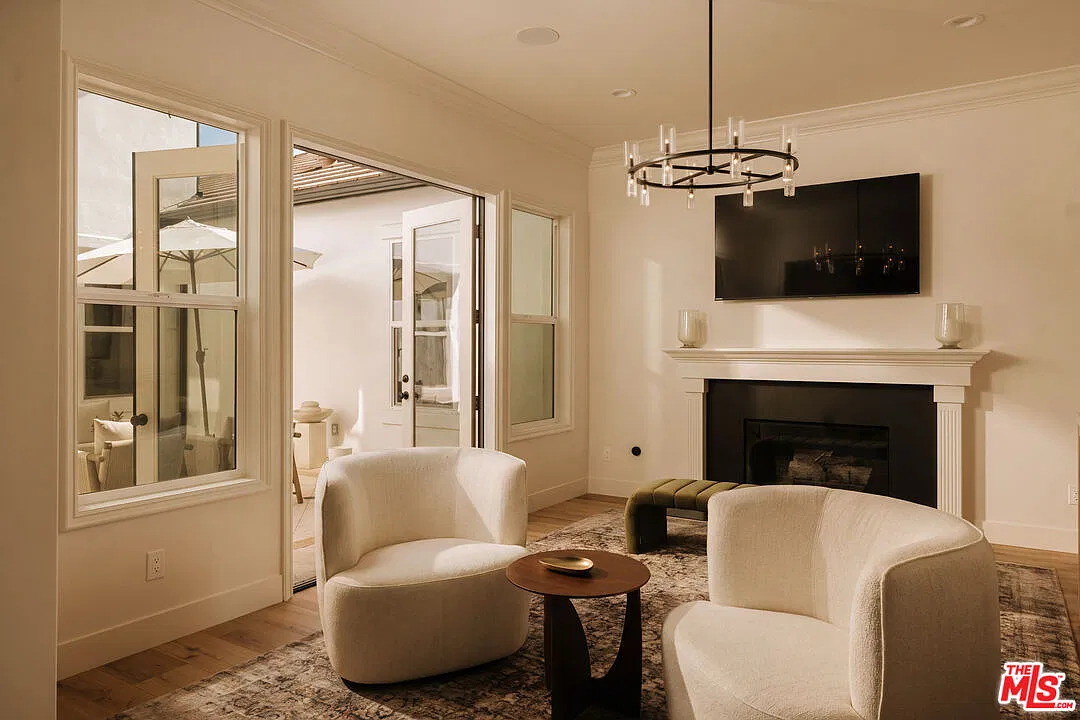 5 bed, 5.5 bath, 4610 sqft, $25,000 — Photo 4