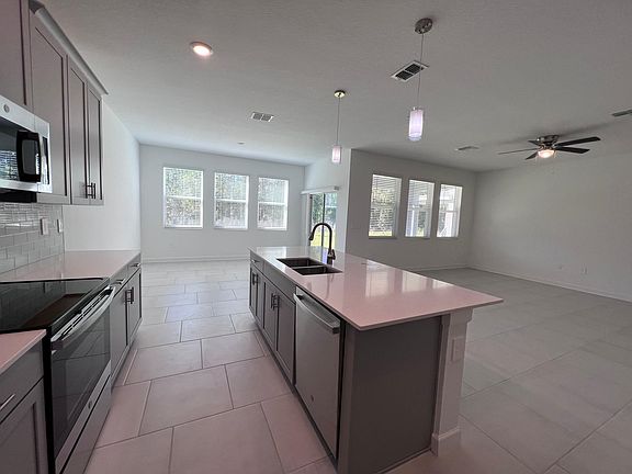 2nd image of 2902 Camden Way