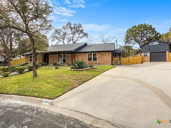 4th image of 1202 Tanglewood Ct