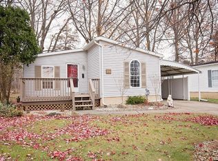 98 Caesars Cir, Amherst, OH 44001