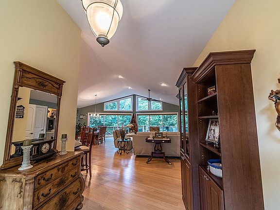 2nd image of 32 Chatham Ct