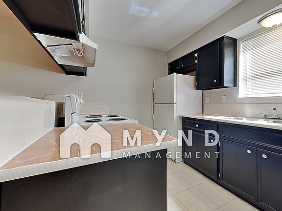 4th image of 4029 Briar Hollow Dr APT 2