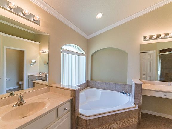 4th image of 13608 Mirror Lake Dr