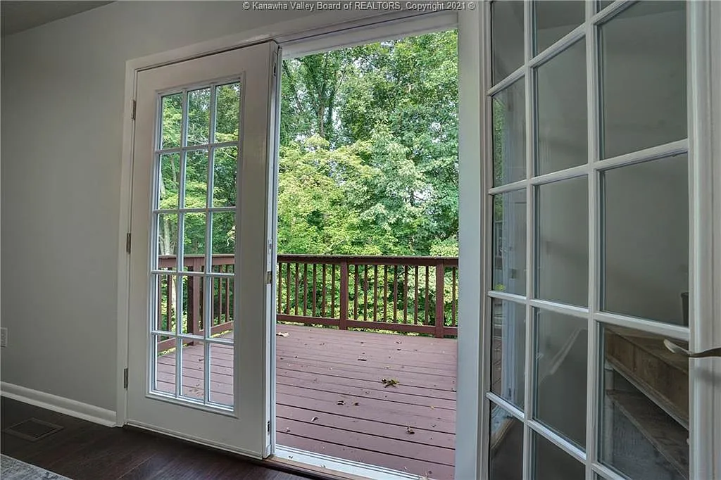 3 bed, 1.5 bath, 2160 sqft, $1,800 — Photo 3