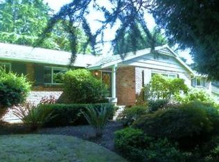 6102 90th Ave SE, Mercer Island, WA 98040