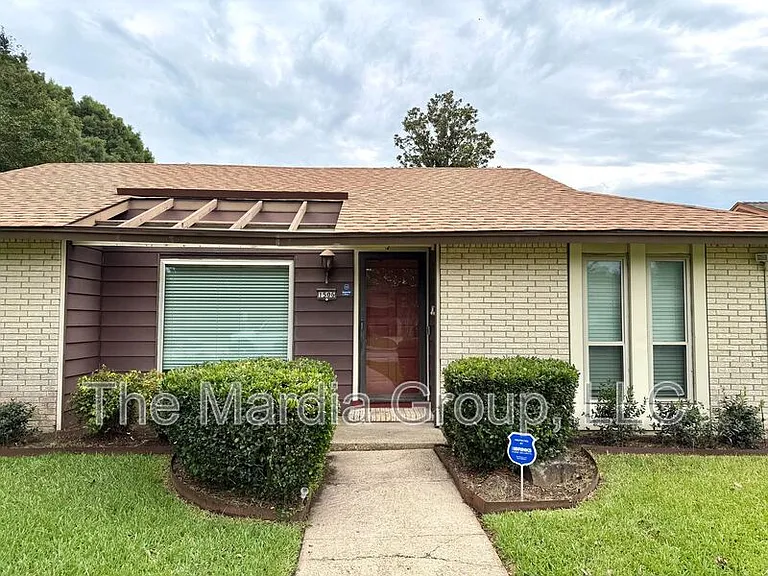 1506 Whiteoak Dr — Photo 2