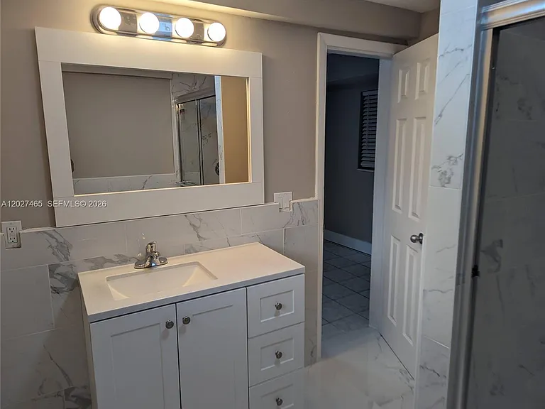 987 NE 131st St #4 — Photo 7