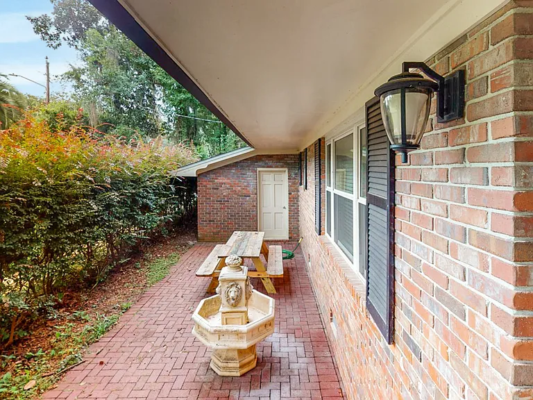 1306 Francisco Dr — Photo 25