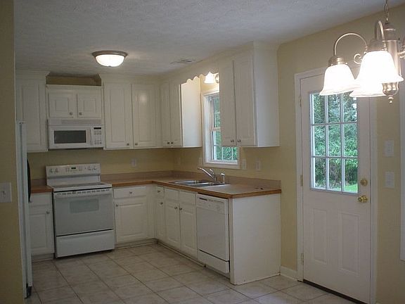 Ceramic tile in kitchen comes with double door refrigerator