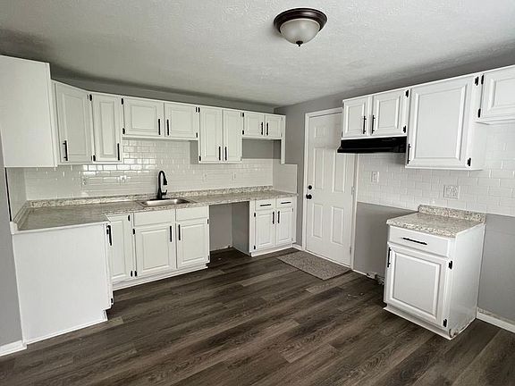 4th image of 3790 Higbee Dr E