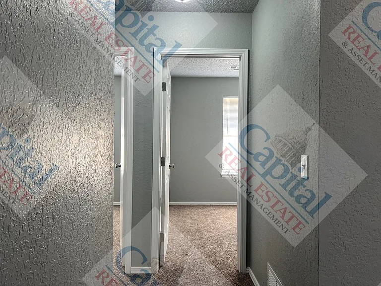 1013 W Gladys Way — Photo 19