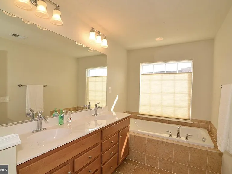 25496 Schooley Mill Ter — Photo 9