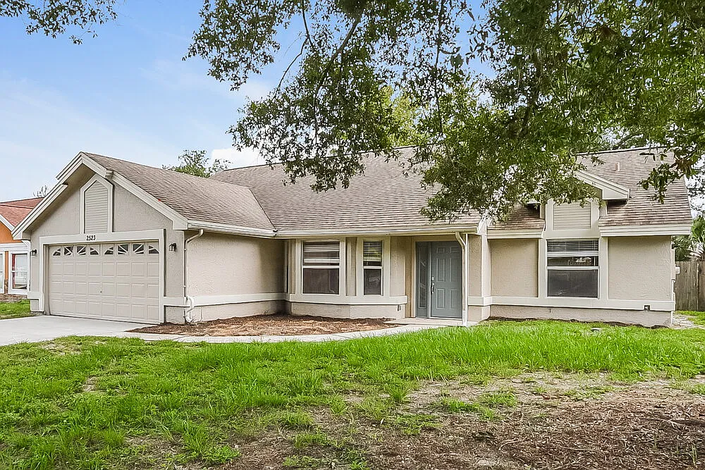 3 bed, 2.0 bath, 1474 sqft, $2,410 — Photo 3