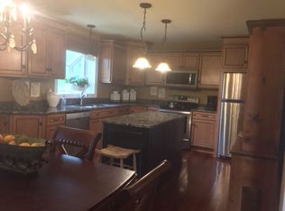 15601 Penn Dr, Livonia, MI 48154