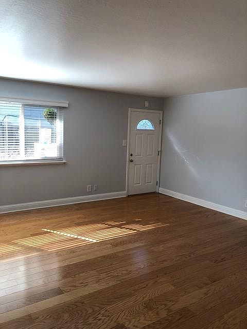 1st image of 620 N Claremont St #2