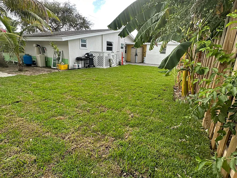 1947 Holman Dr #B — Photo 25