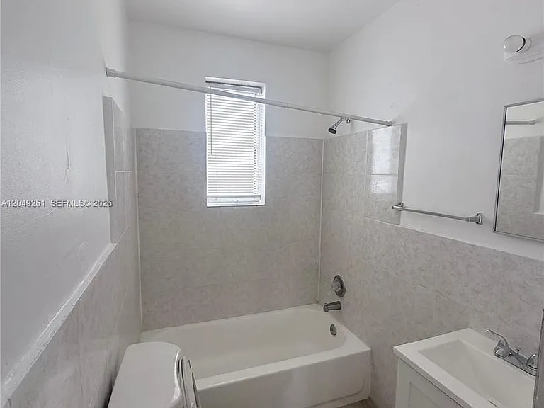 1903 Thomas St #2 — Photo 6
