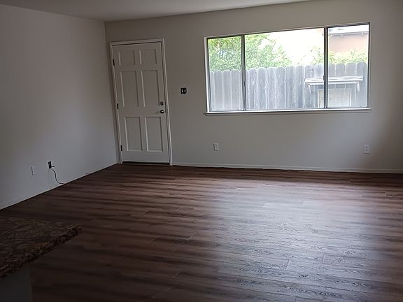 3rd image of 521 E Elm St APT 1