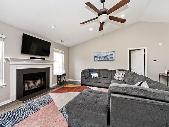 5th image of 10450 Moss Wood Dr
