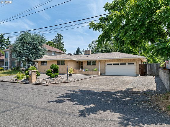 3rd image of 2042 SE 138th Ave