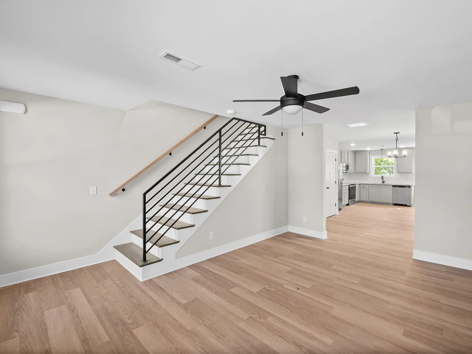 2 bed, 2.5 bath, 1200 sqft, $1,350 — Photo 4