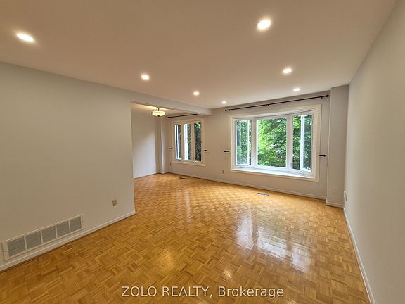 4th image of 77 Colleen St