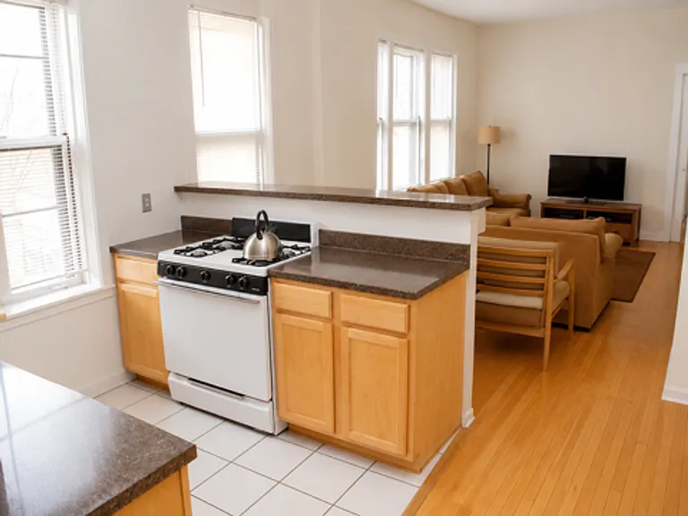 2332 W Charleston St — Photo 14