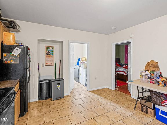 5th image of 447 Ontario St