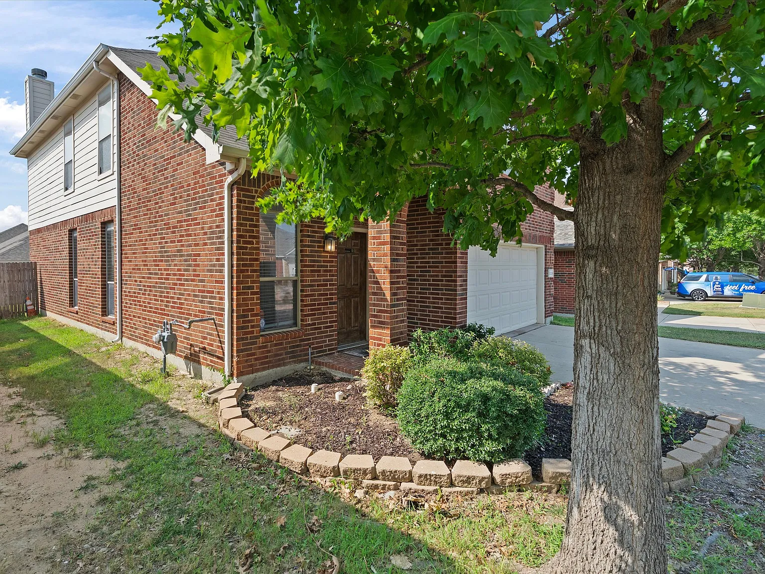 4 bed, 2280 sqft, $2,500 — Photo 2