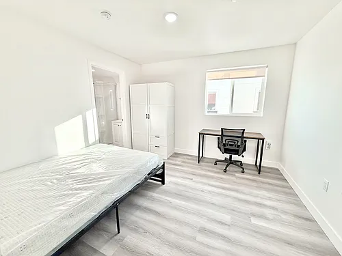 Floor plan 1329 1/4 W 36th St