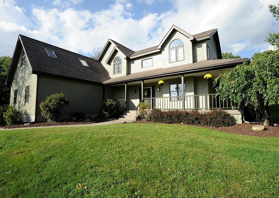 1st image of 2616 Honeysuckle Ln