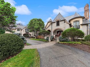 18 Hidden Brook Dr, North Barrington, IL