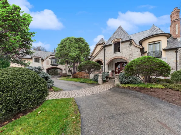 18 Hidden Brook Dr, North Barrington, IL 60010