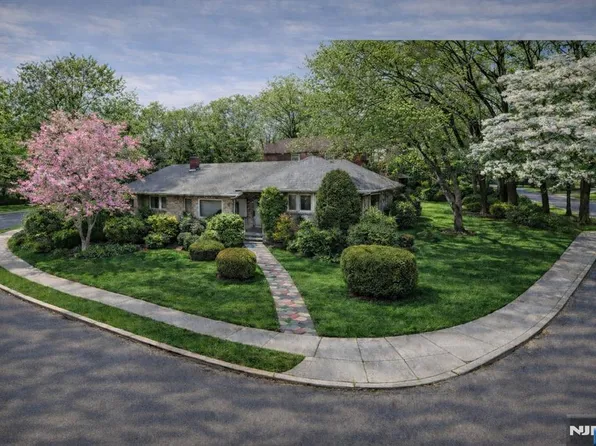 633 Wilmerding Ave, Teaneck, NJ 07666