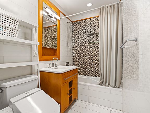 5th image of 10-50 Jackson Ave #3E
