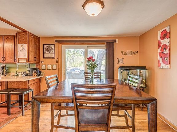 5th image of 303 Forsythe St