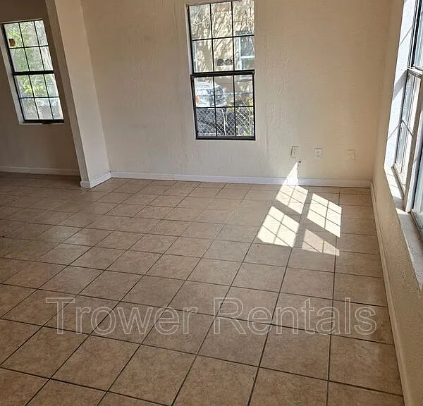 923 Patton Dr — Photo 7
