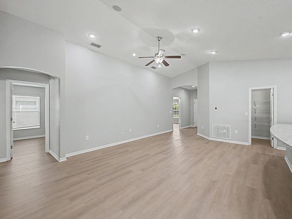 4th image of 7918 Chestnut View Dr