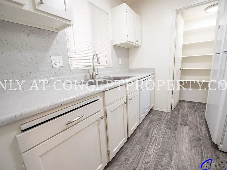 Foothill Terrace — Photo 41