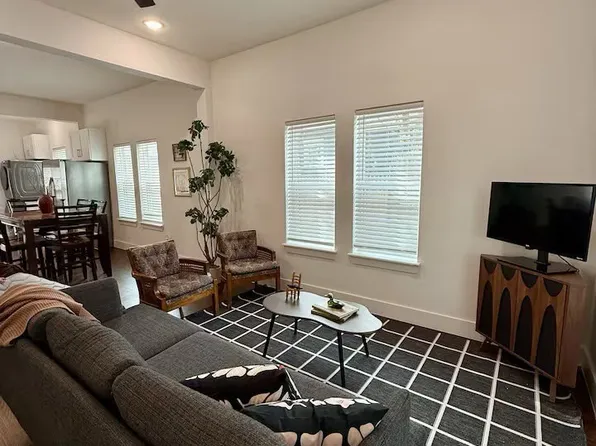 606 E Woodard St, Denison, TX 75021