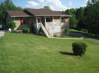 112 Hillview Ln, Jacksboro, TN 37757