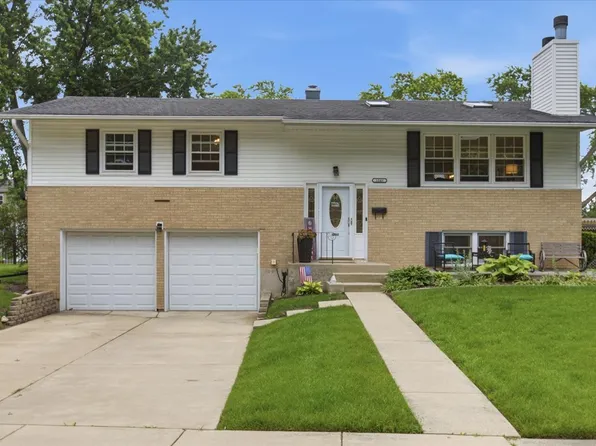 1049 E Fosket Dr, Palatine, IL 60074