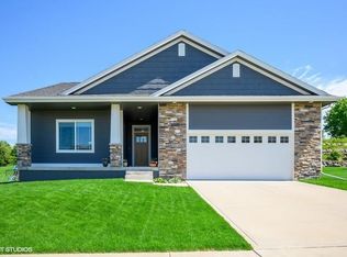 805 W Scenic Valley Dr, Indianola, IA 50125