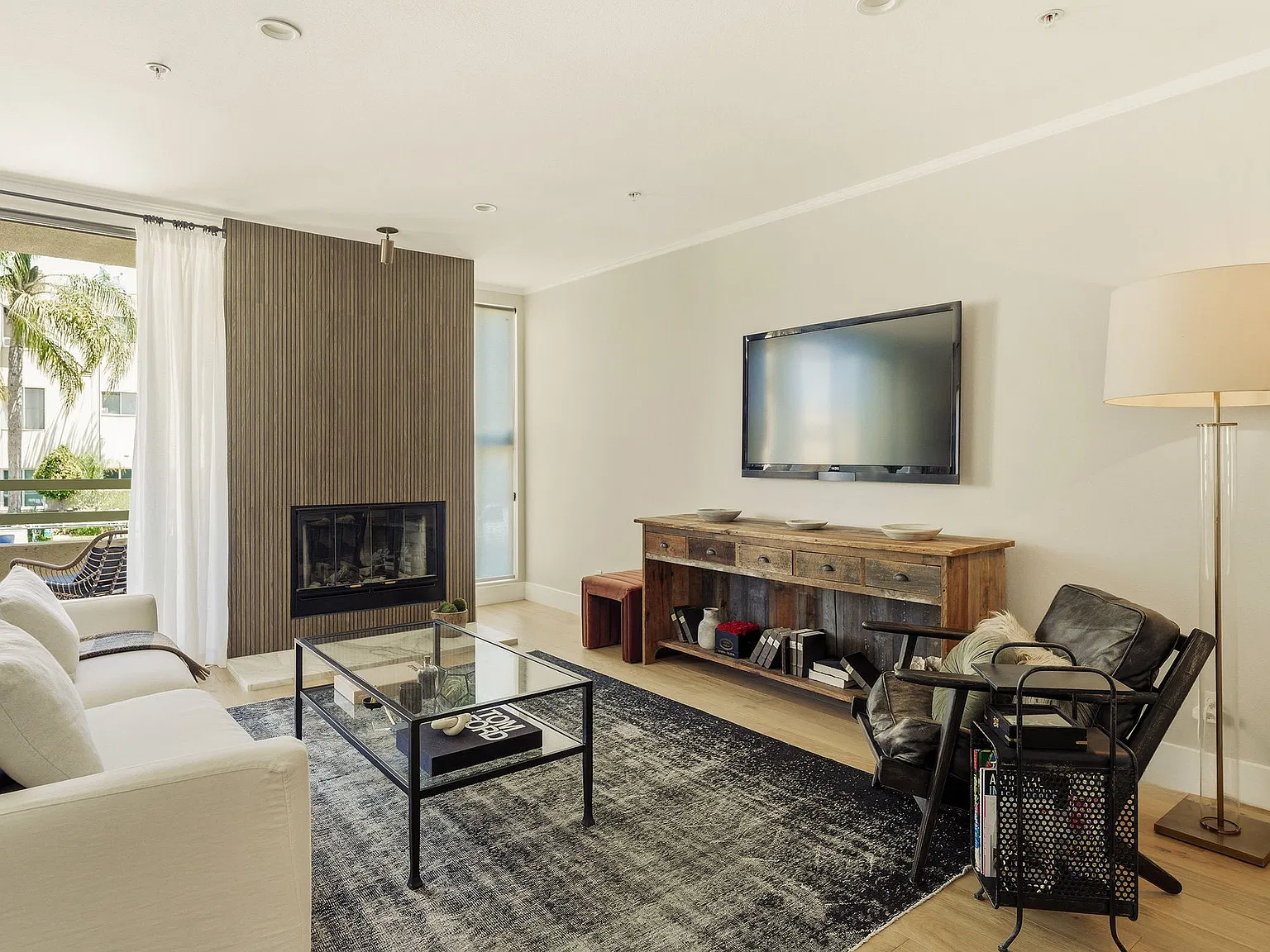 2 bed, 1410 sqft, $5,100 — Photo 2