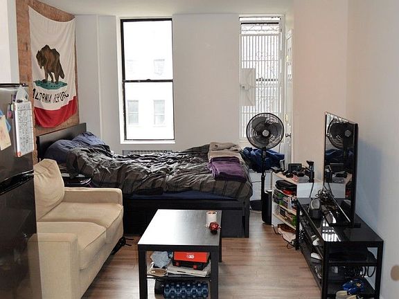 5th image of 324 E 6th St APT 6