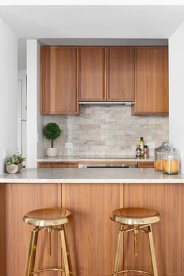 Sold by Reuveni LLC | media 4