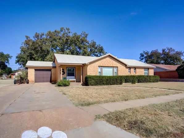 1708 N 6th St, Tahoka, TX 79373